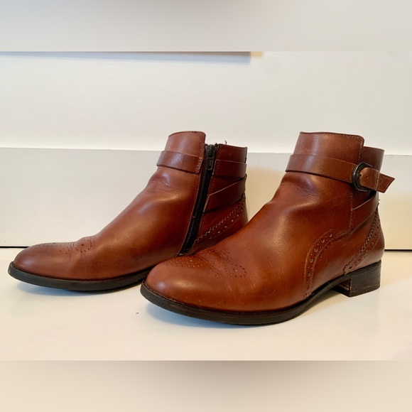 Clarks Shoes - CLARKS Oxford style ankle boot